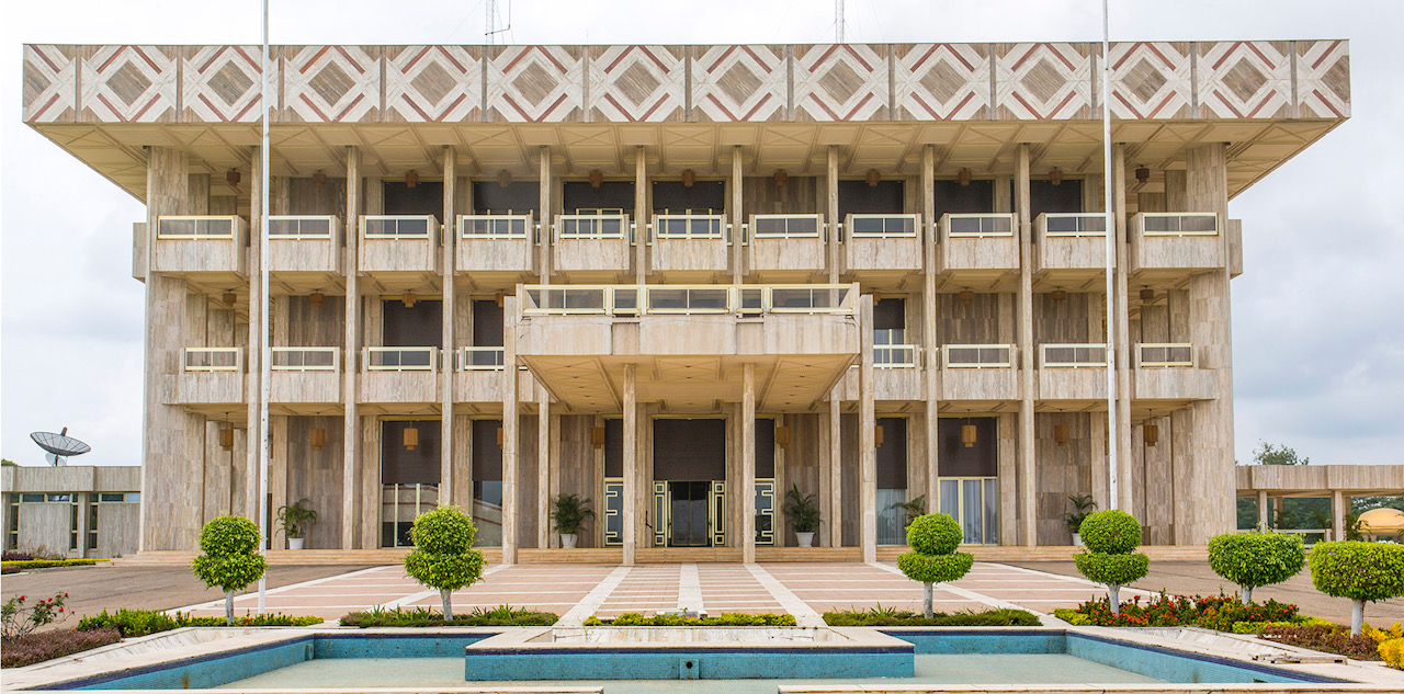 LA VILLE DE YAMOUSSOUKRO   Palais Yamoussoukro 